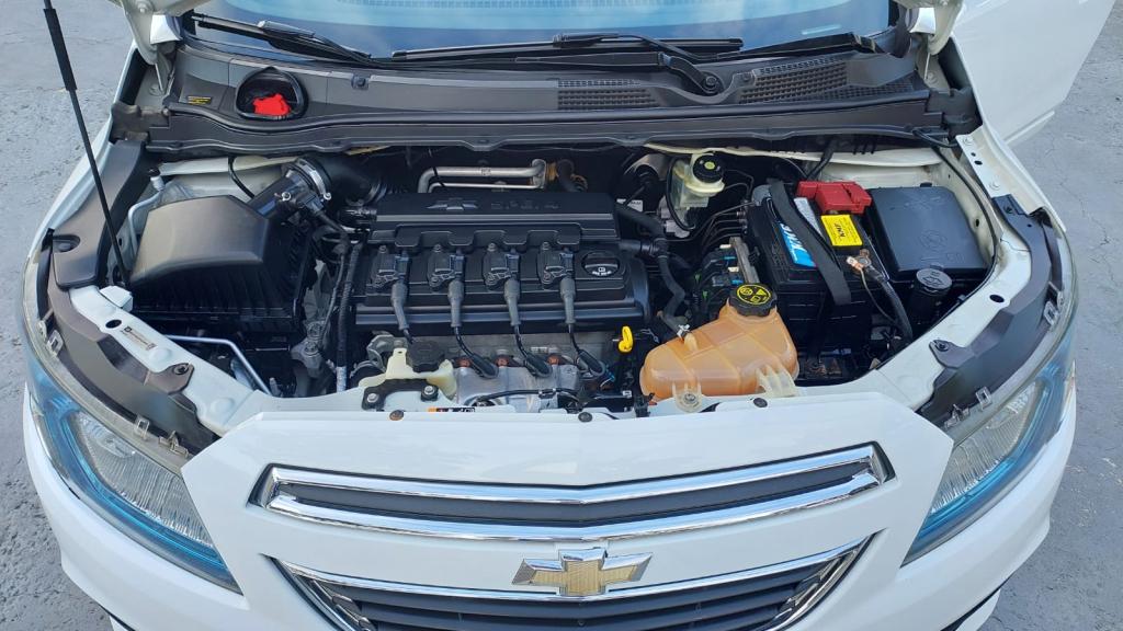 CHEVROLET Onix Hatch - Foto