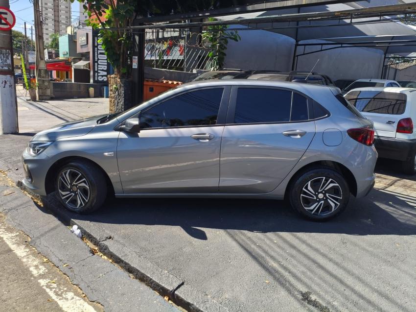 CHEVROLET Onix Hatch - Foto