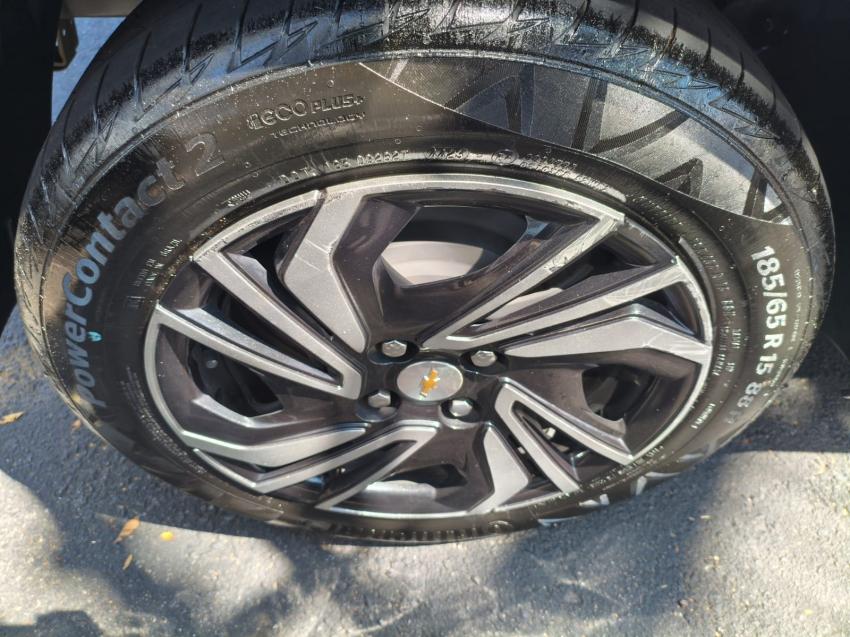 CHEVROLET Onix Hatch - Foto