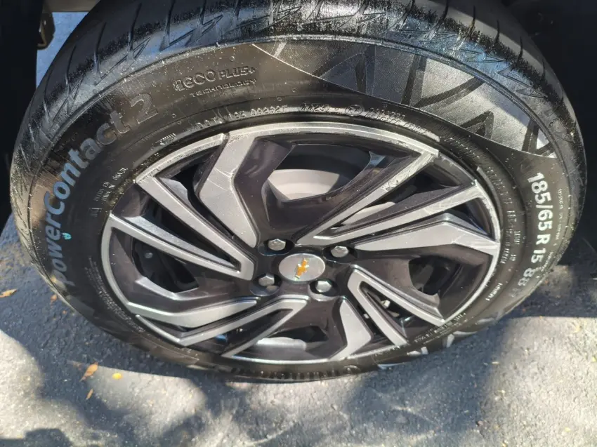 CHEVROLET Onix Hatch - Foto