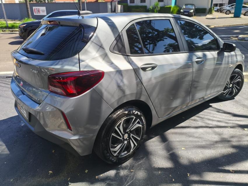 CHEVROLET Onix Hatch - Foto