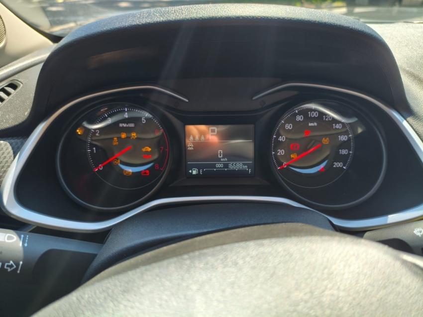 CHEVROLET Onix Hatch - Foto