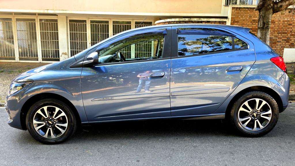 CHEVROLET Onix Hatch - Foto