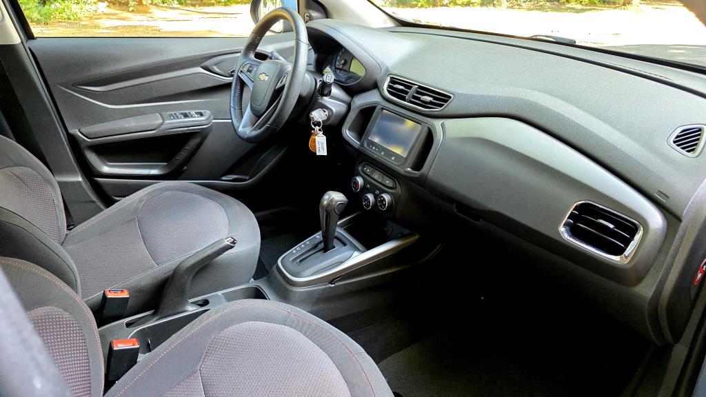 CHEVROLET Onix Hatch - Foto