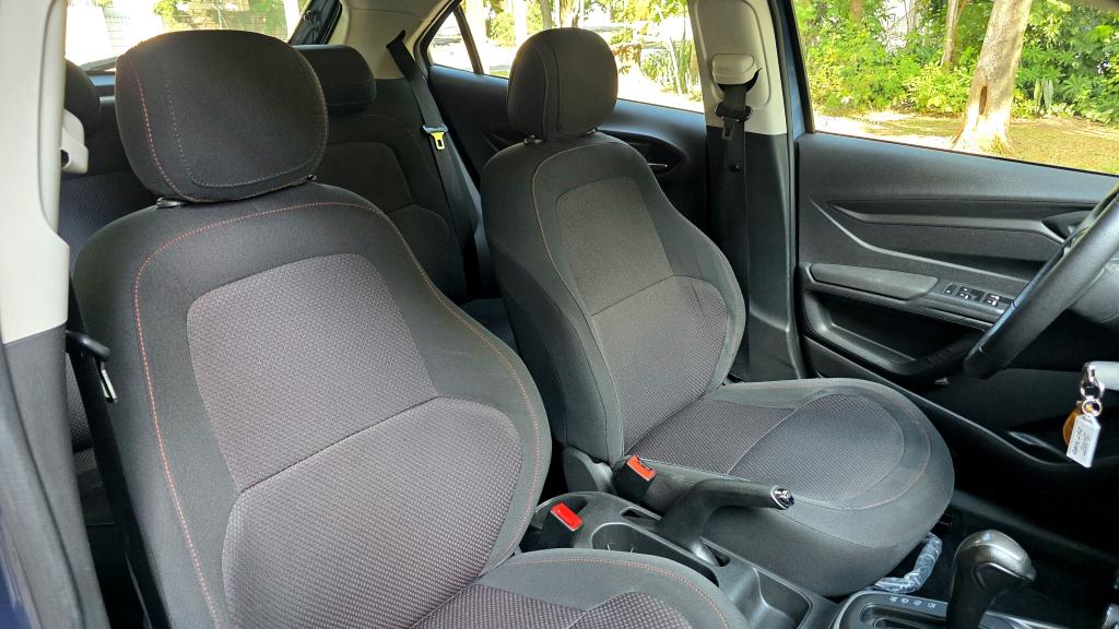 CHEVROLET Onix Hatch - Foto