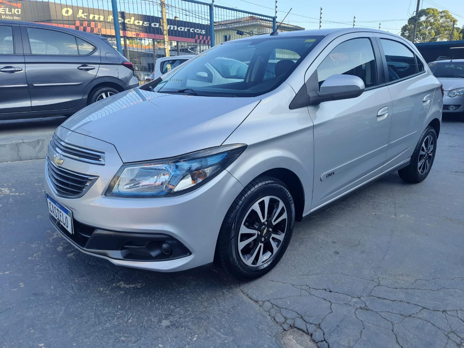 CHEVROLET Onix Hatch - Foto