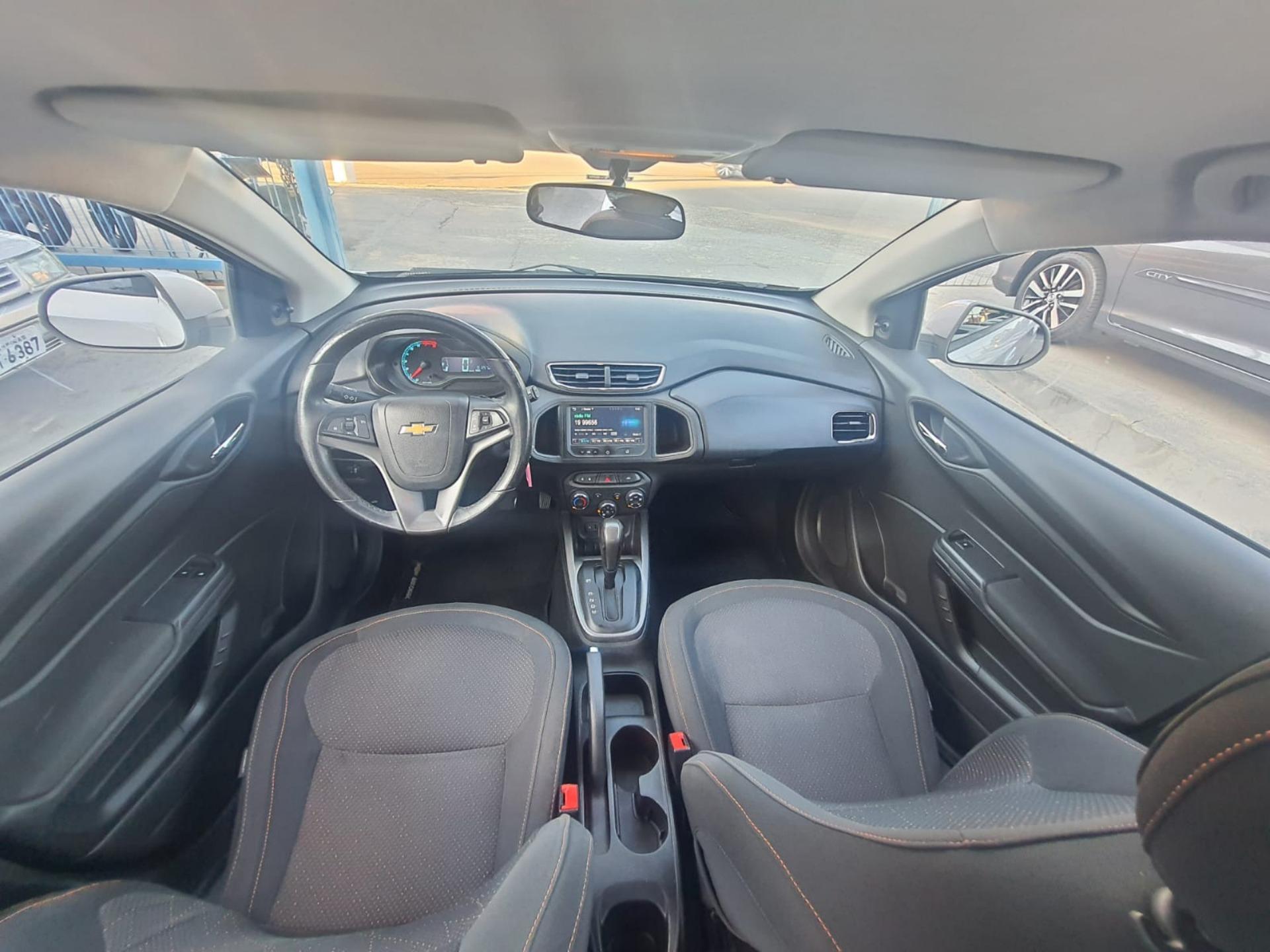 CHEVROLET Onix Hatch - Foto