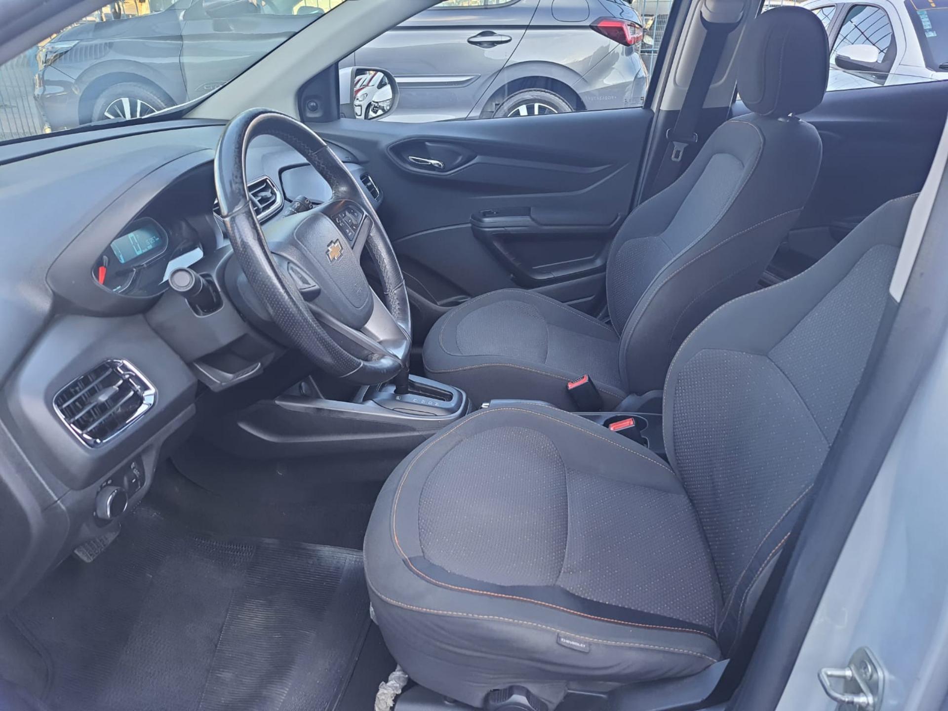 CHEVROLET Onix Hatch - Foto