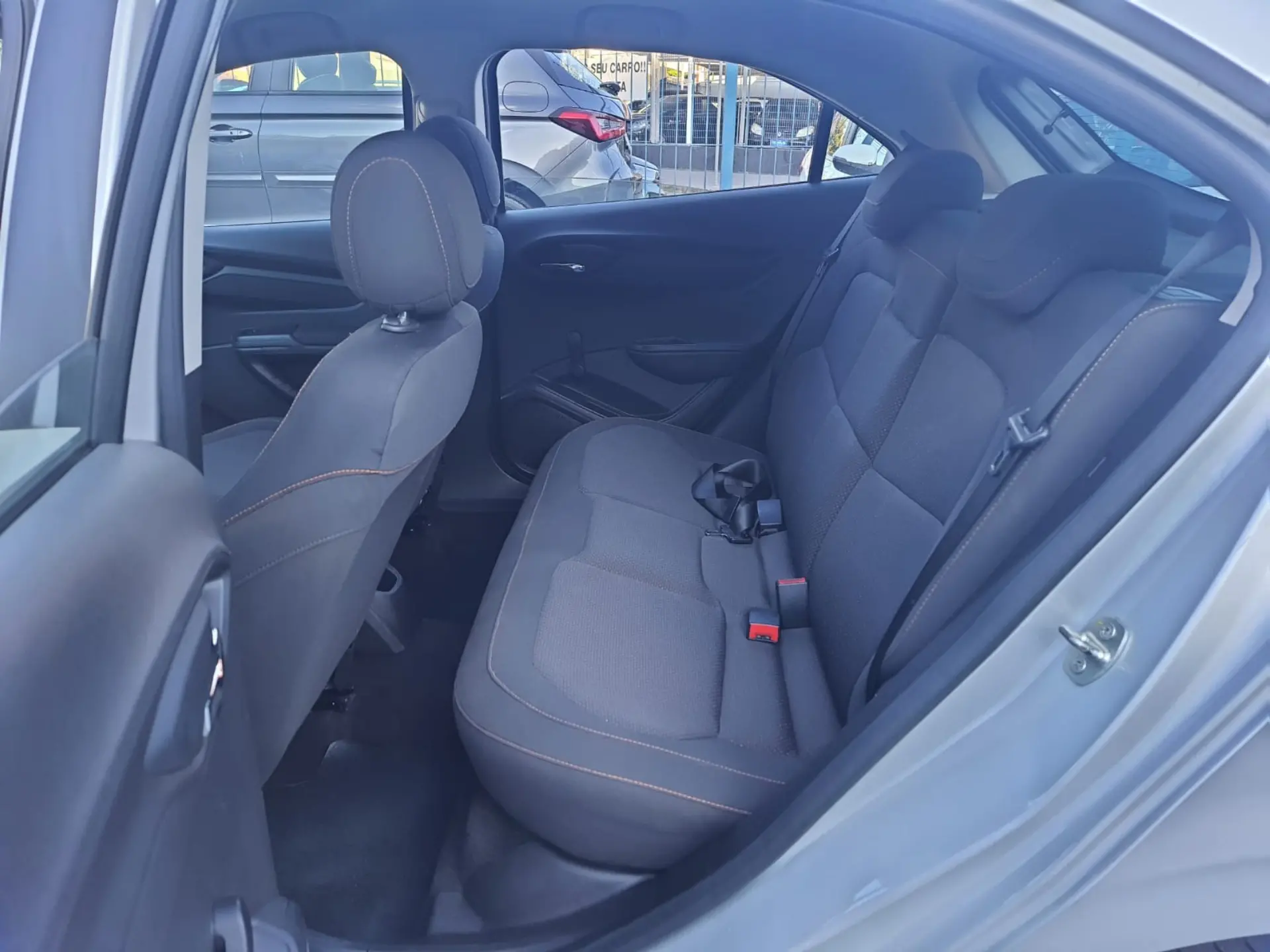CHEVROLET Onix Hatch - Foto