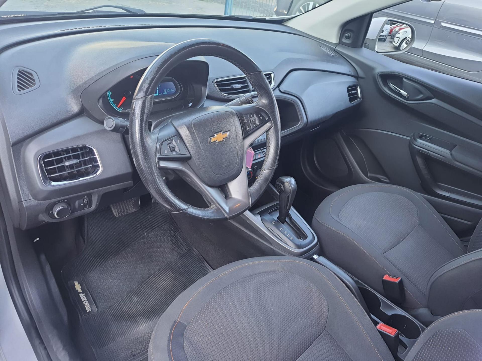 CHEVROLET Onix Hatch - Foto