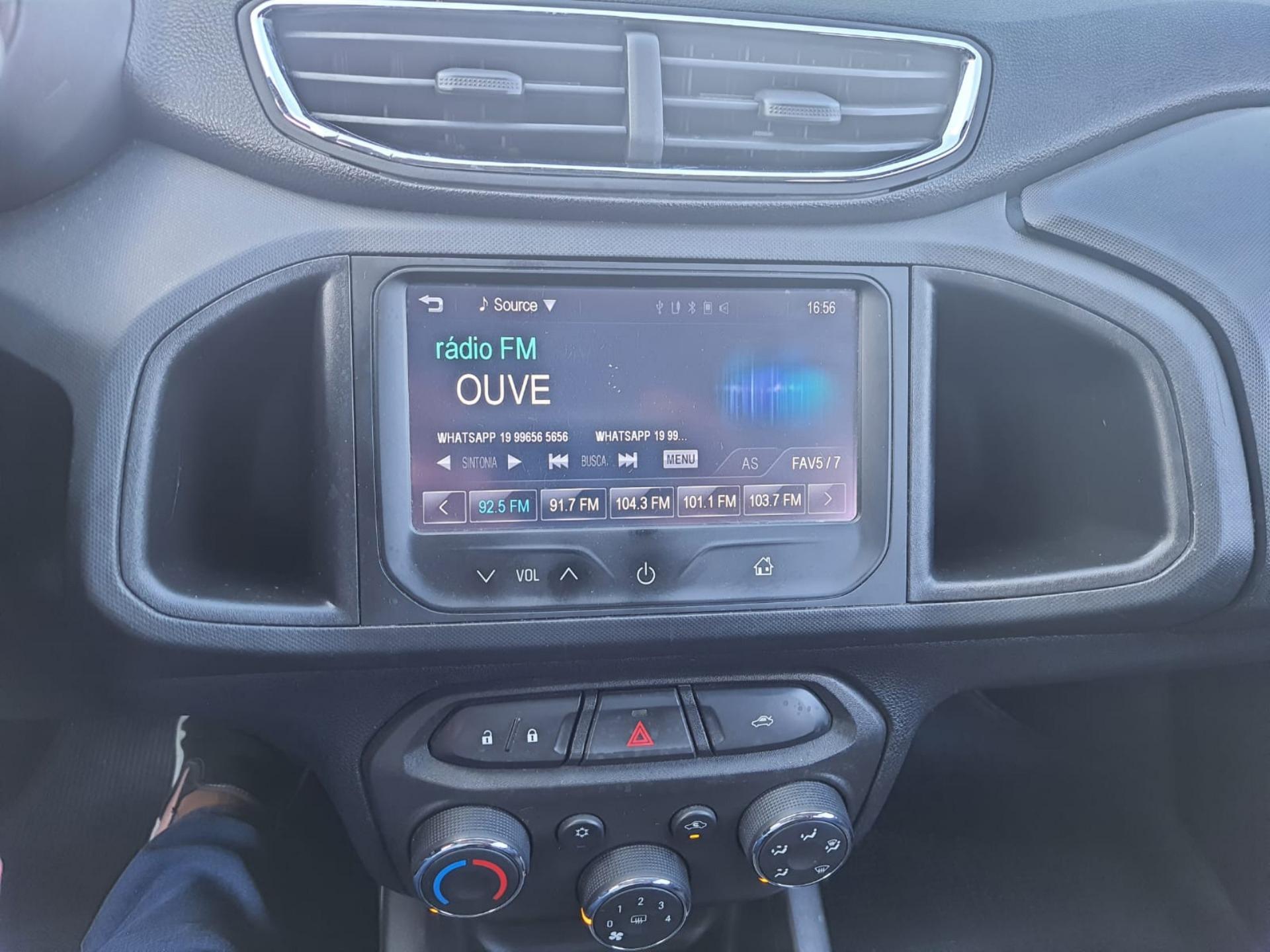 CHEVROLET Onix Hatch - Foto