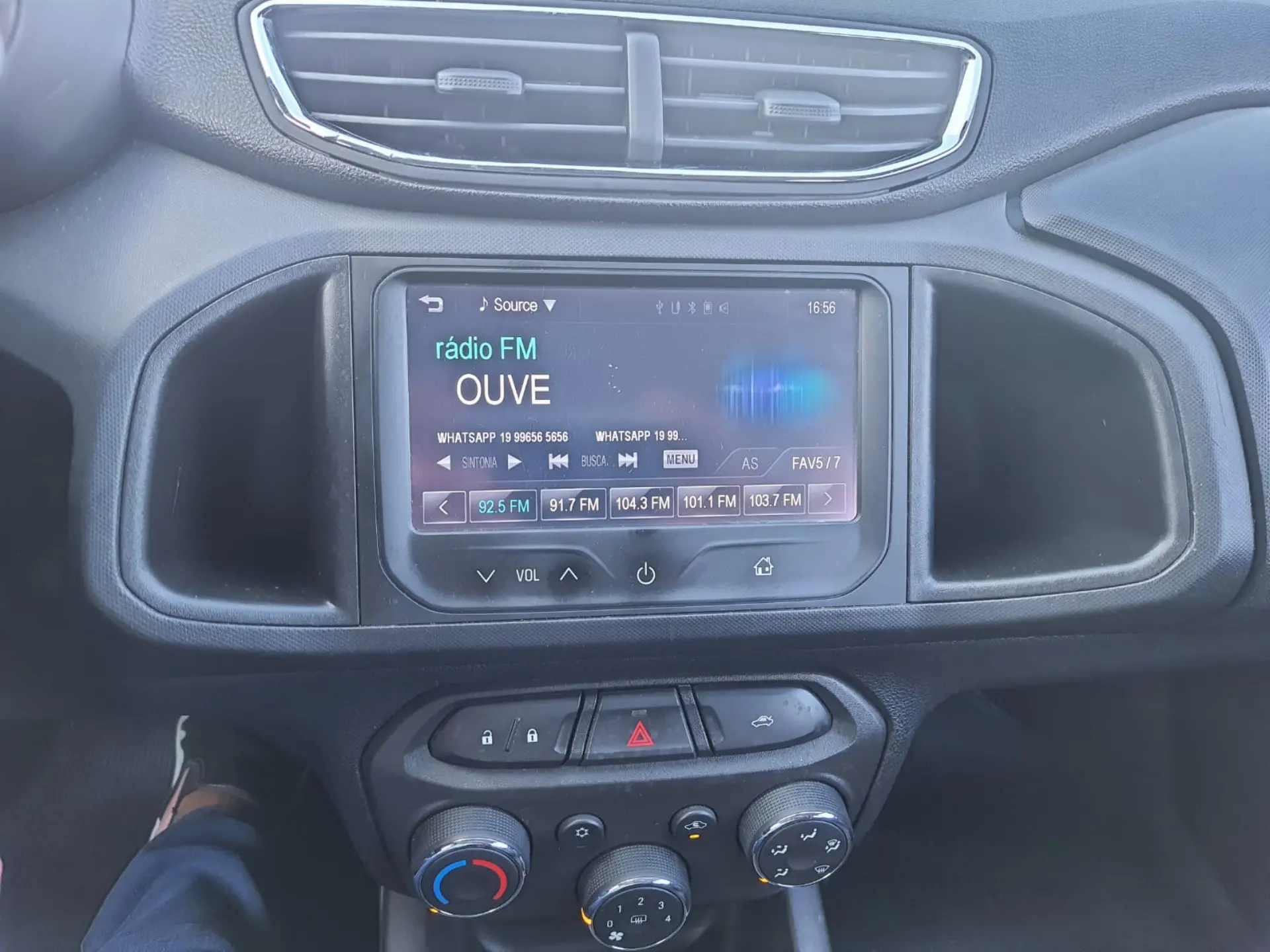 CHEVROLET Onix Hatch - Foto