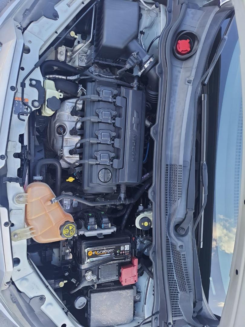 CHEVROLET Onix Hatch - Foto