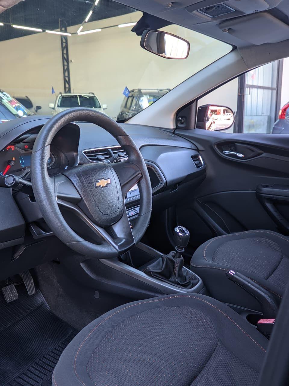 CHEVROLET Onix Hatch - Foto