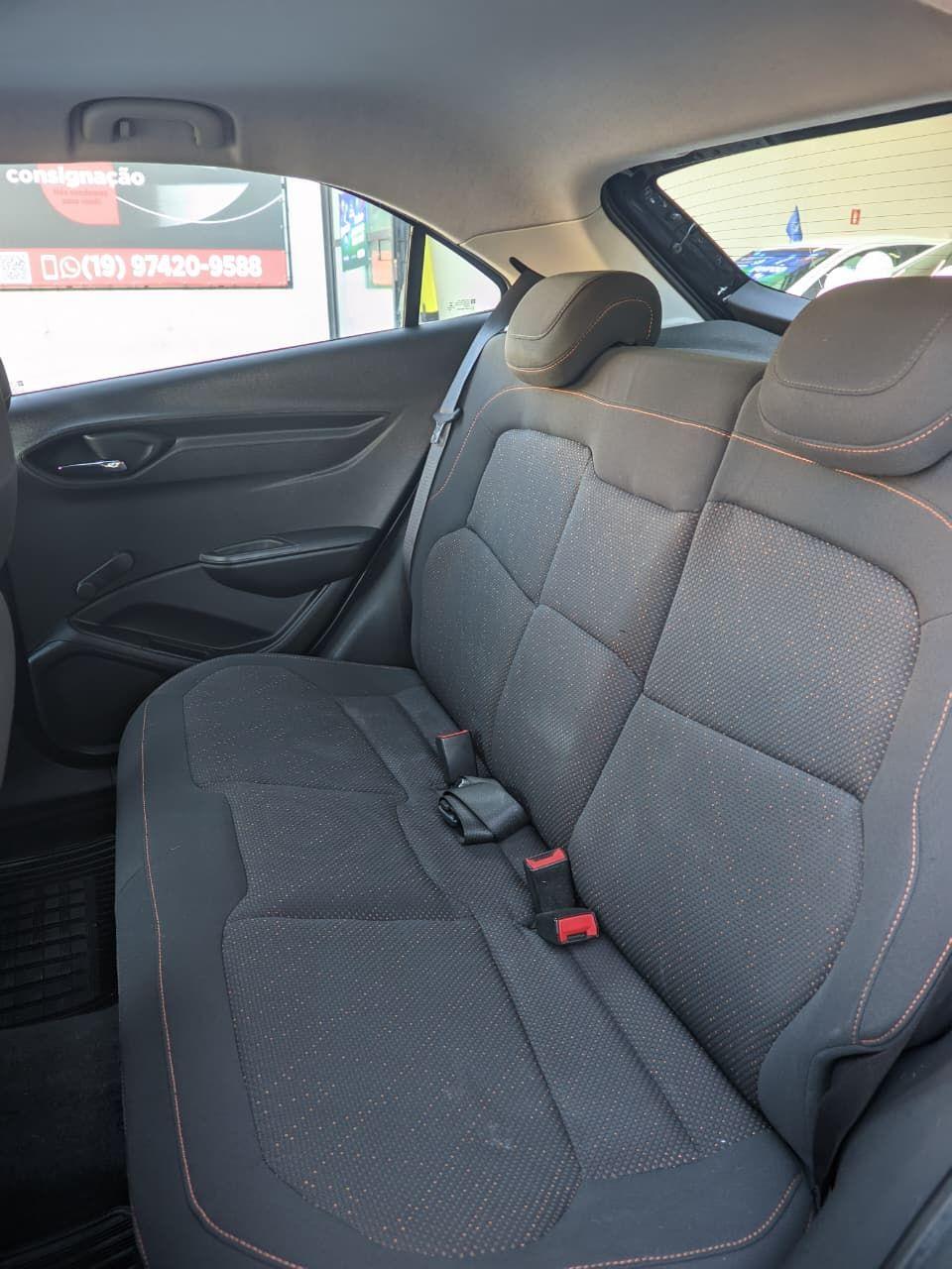 CHEVROLET Onix Hatch - Foto