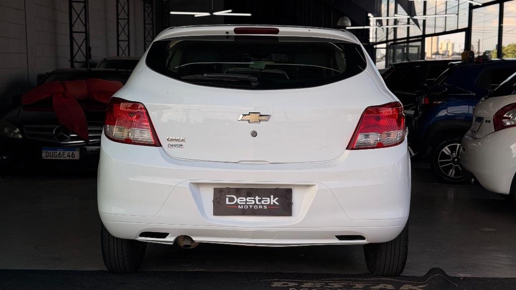CHEVROLET Onix Hatch - Foto