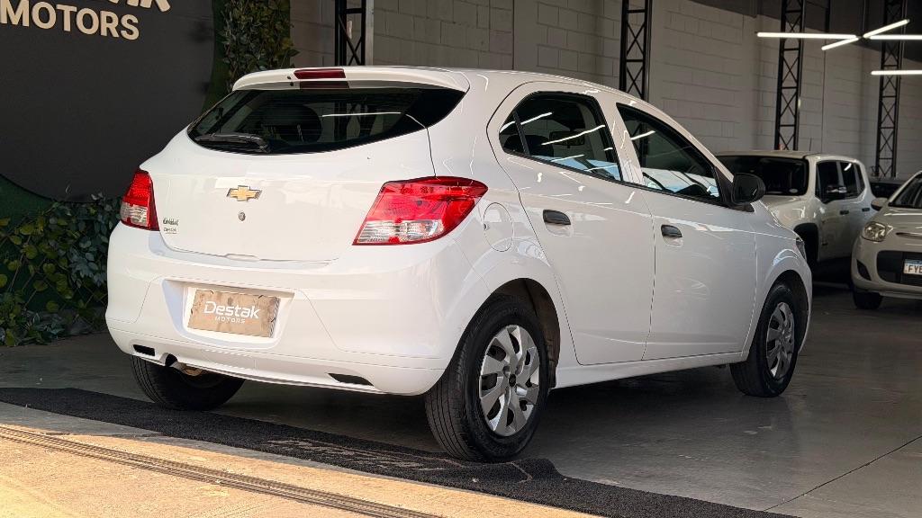 CHEVROLET Onix Hatch - Foto