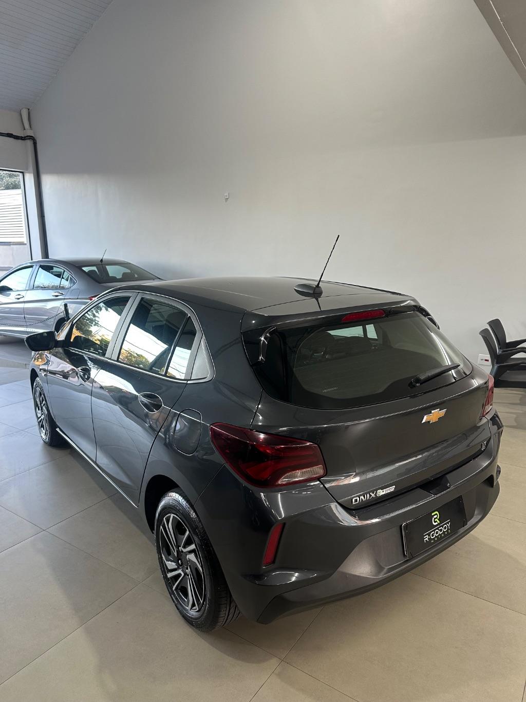 CHEVROLET Onix Hatch - Foto