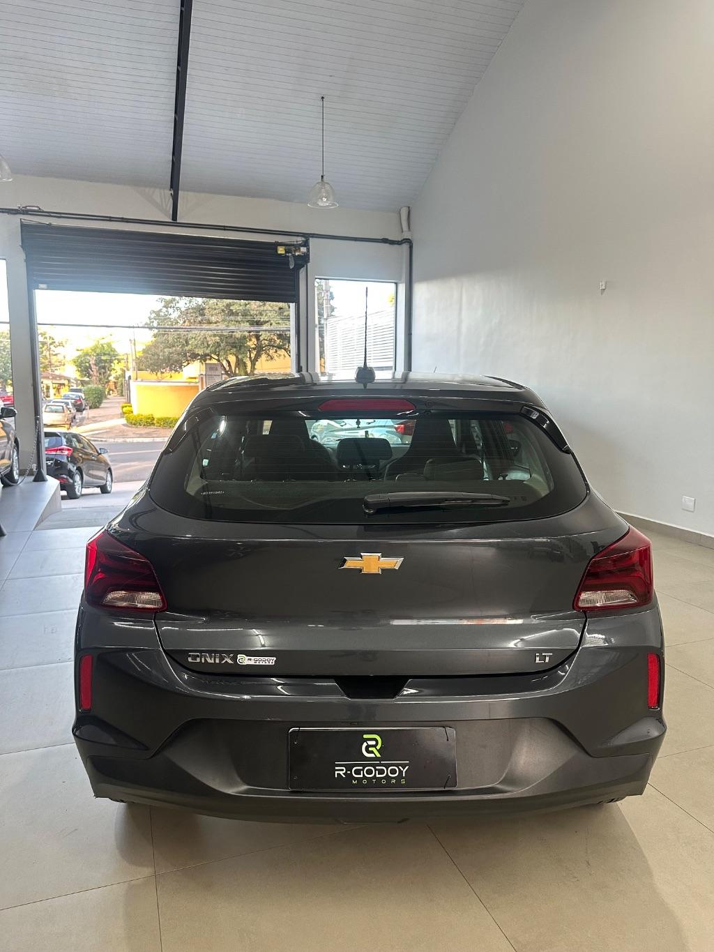 CHEVROLET Onix Hatch - Foto
