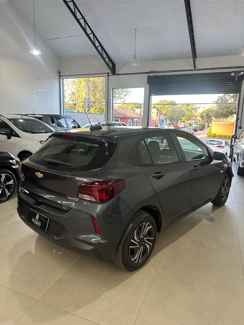 CHEVROLET Onix Hatch - Foto
