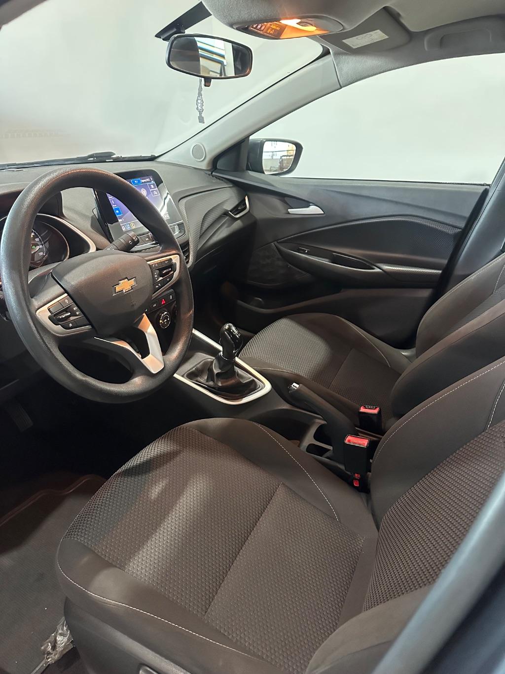 CHEVROLET Onix Hatch - Foto