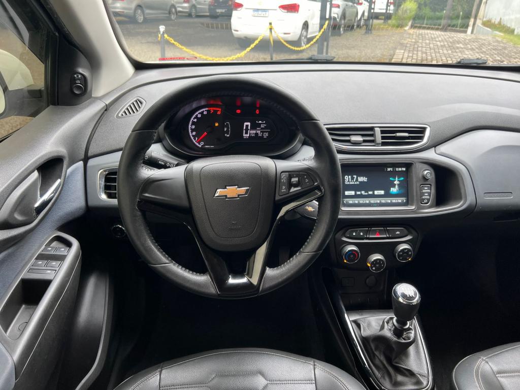 CHEVROLET Onix Hatch - Foto