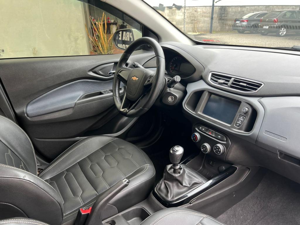 CHEVROLET Onix Hatch - Foto