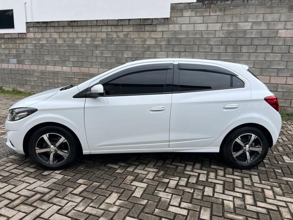 CHEVROLET Onix Hatch - Foto