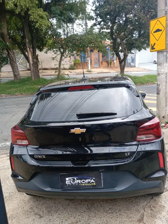 CHEVROLET Onix Hatch - Foto