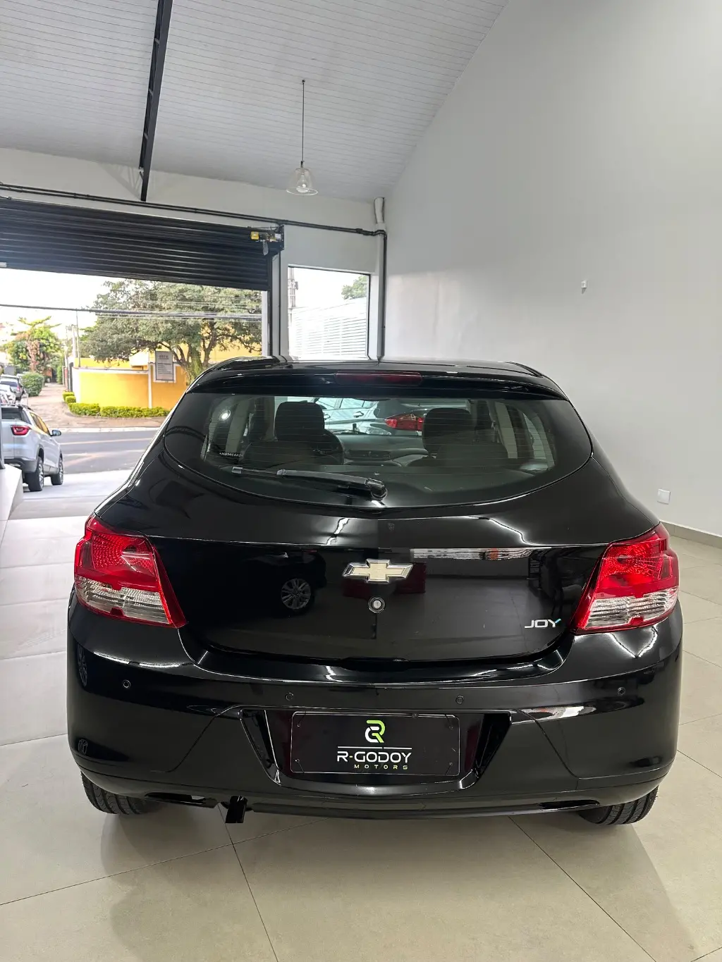CHEVROLET Onix Hatch - Foto