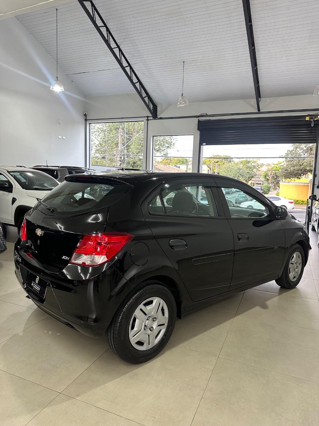 CHEVROLET Onix Hatch - Foto