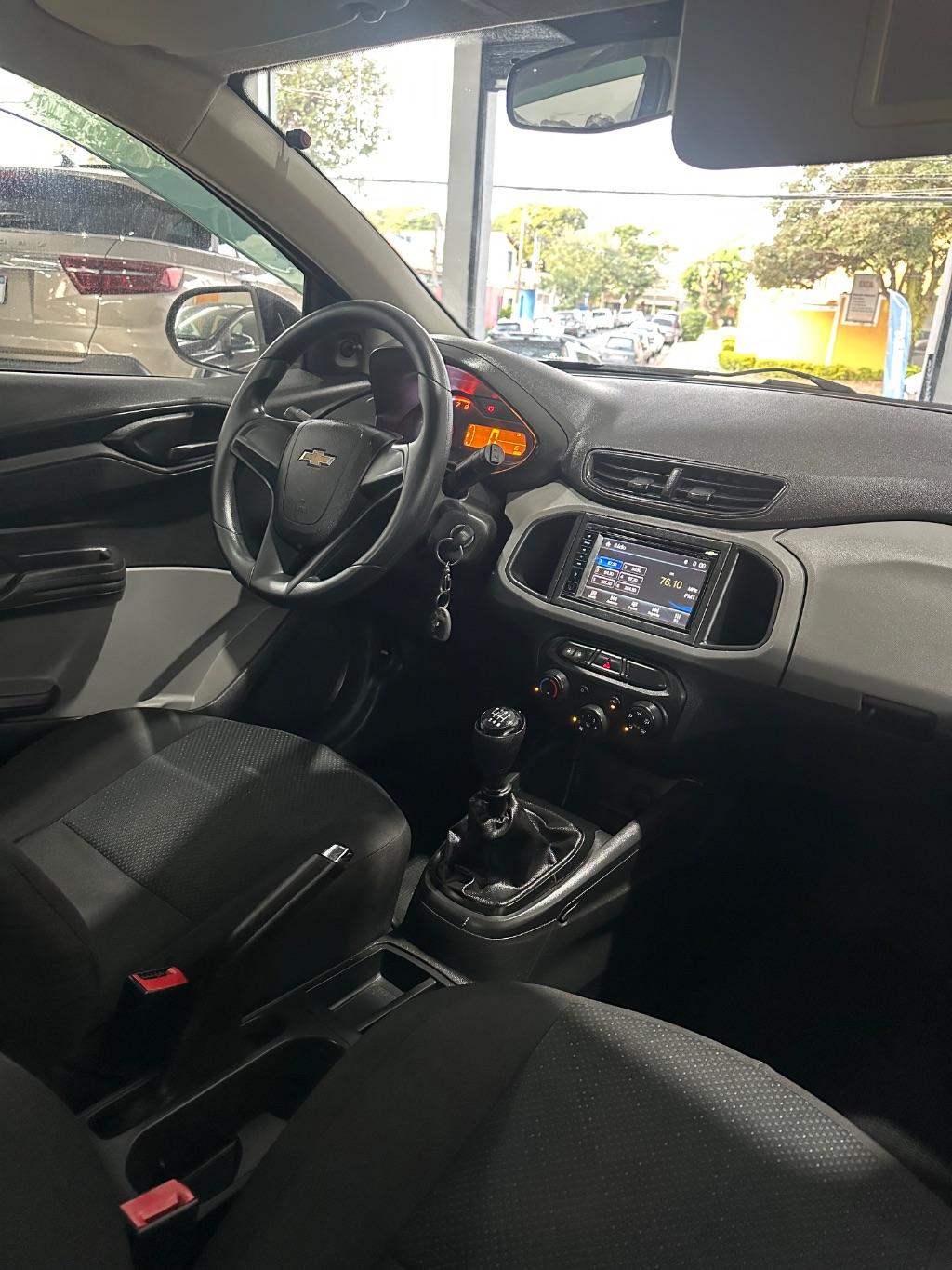 CHEVROLET Onix Hatch - Foto