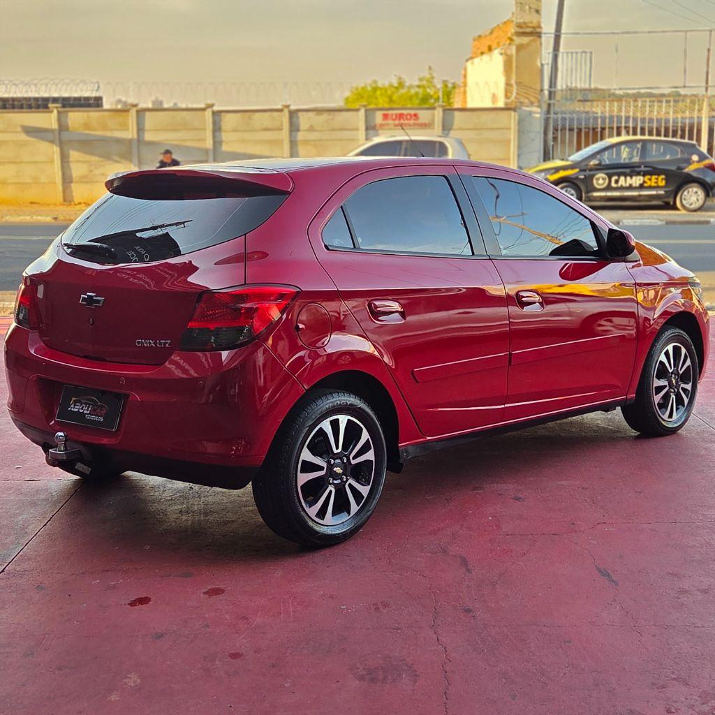 CHEVROLET Onix Hatch - Foto