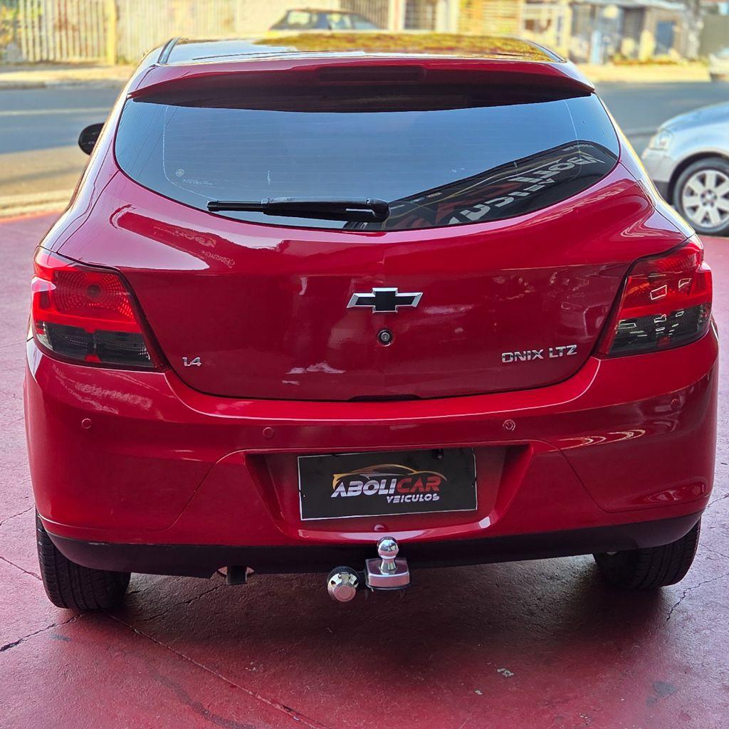 CHEVROLET Onix Hatch - Foto