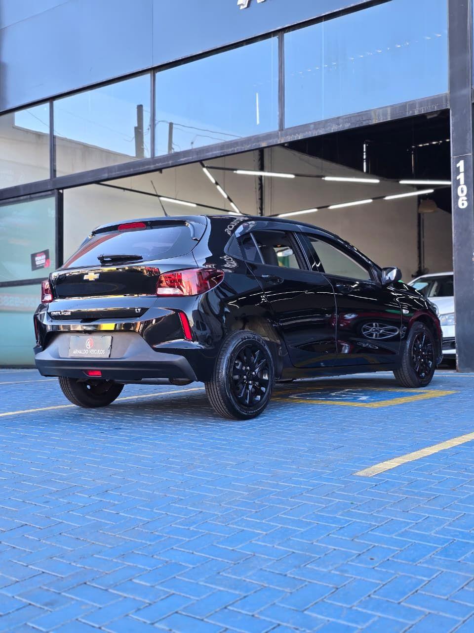 CHEVROLET Onix Hatch - Foto