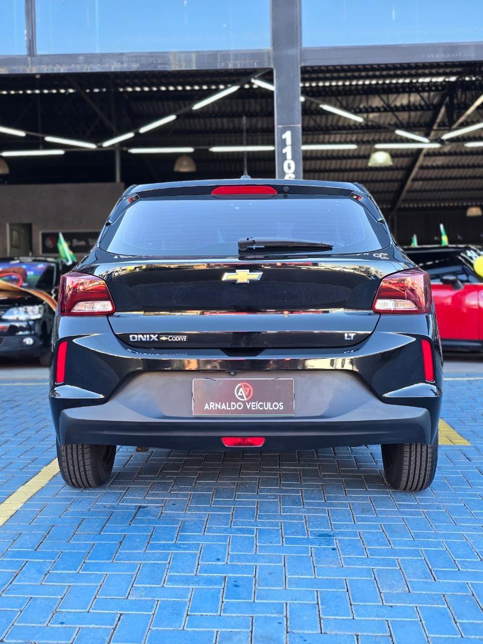 CHEVROLET Onix Hatch - Foto