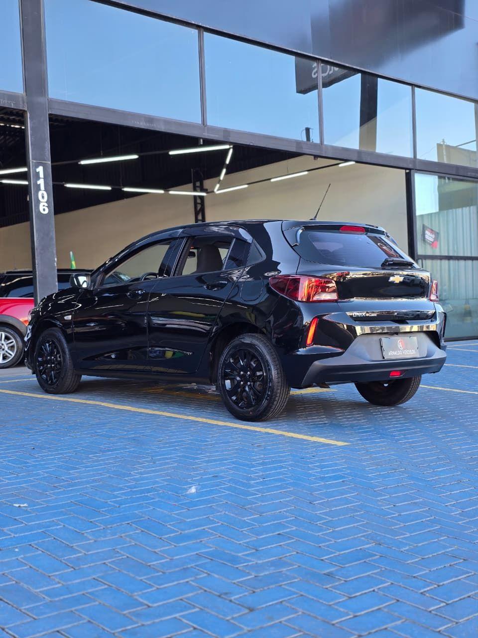 CHEVROLET Onix Hatch - Foto