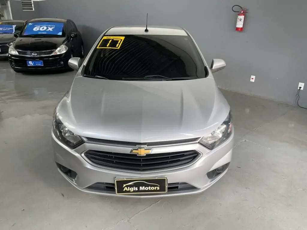 CHEVROLET Onix Hatch - Foto