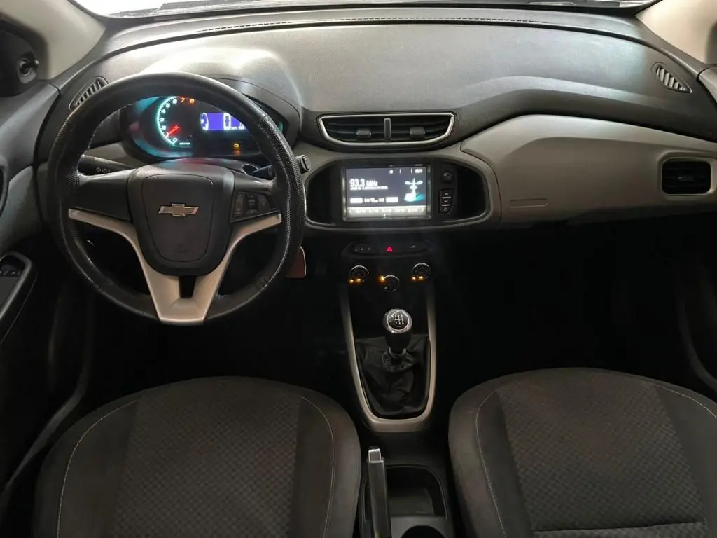 CHEVROLET Onix Hatch - Foto