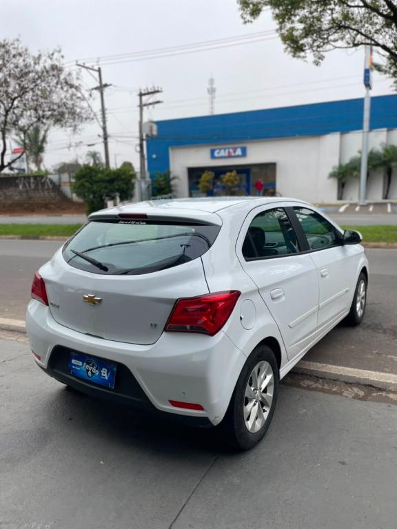 CHEVROLET Onix Hatch - Foto