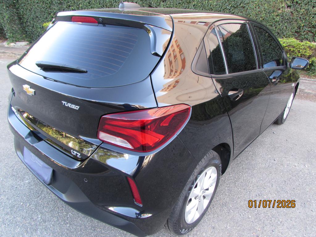 CHEVROLET Onix Hatch - Foto