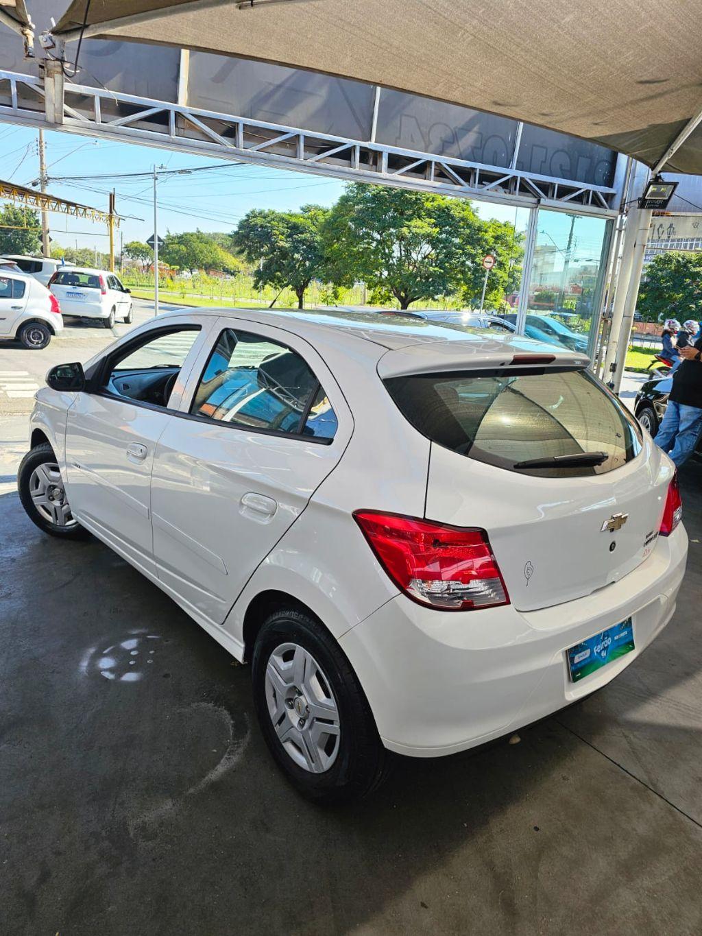 CHEVROLET Onix Hatch - Foto