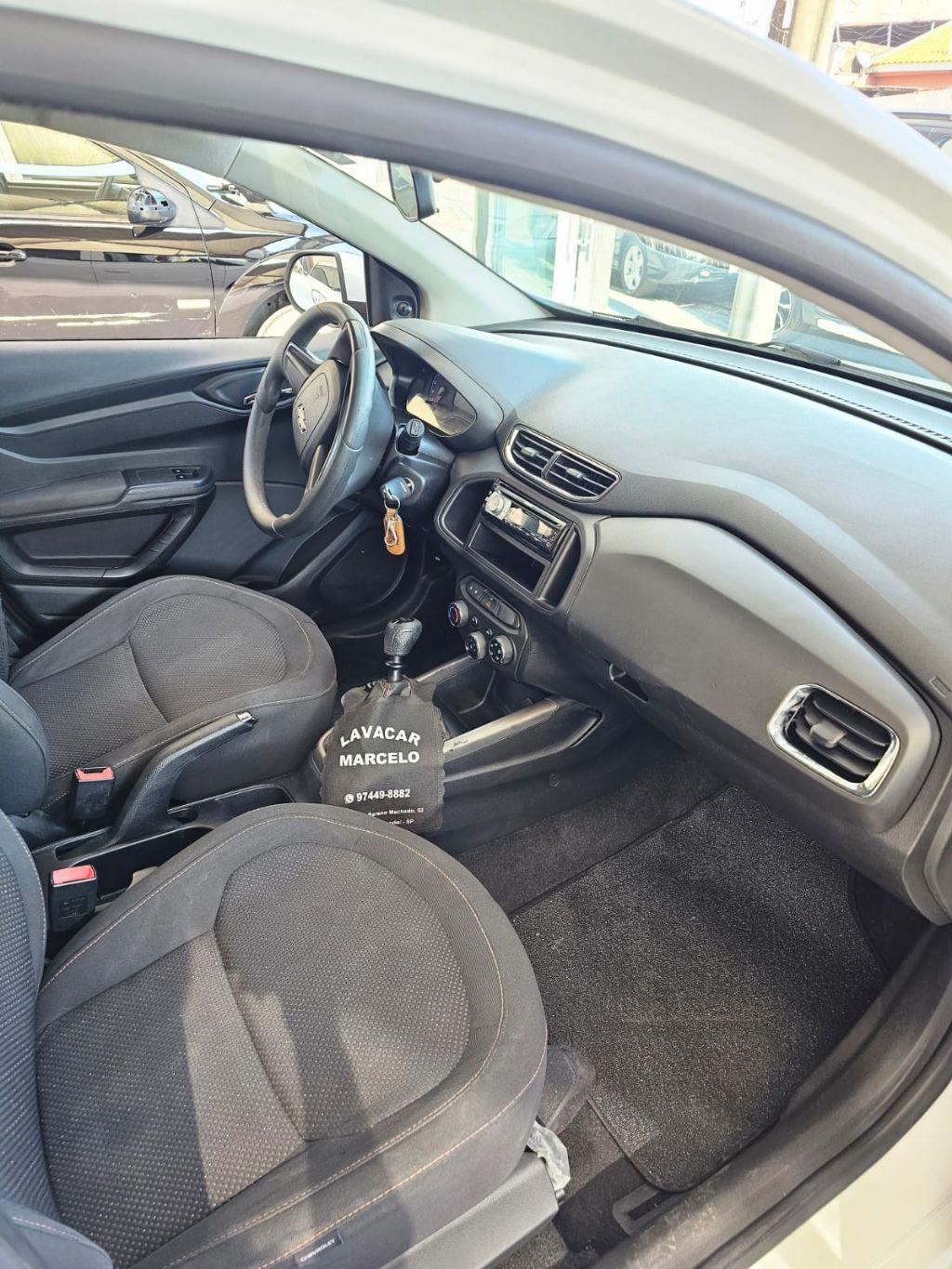 CHEVROLET Onix Hatch - Foto