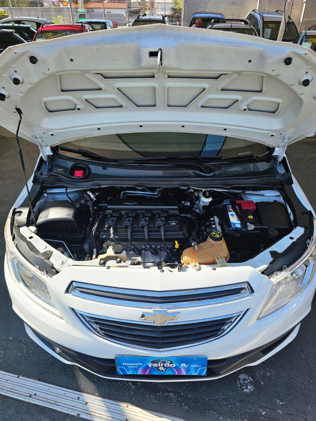 CHEVROLET Onix Hatch - Foto