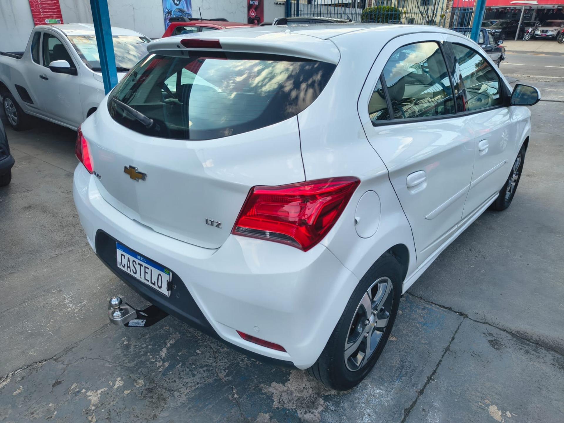 CHEVROLET Onix Hatch - Foto