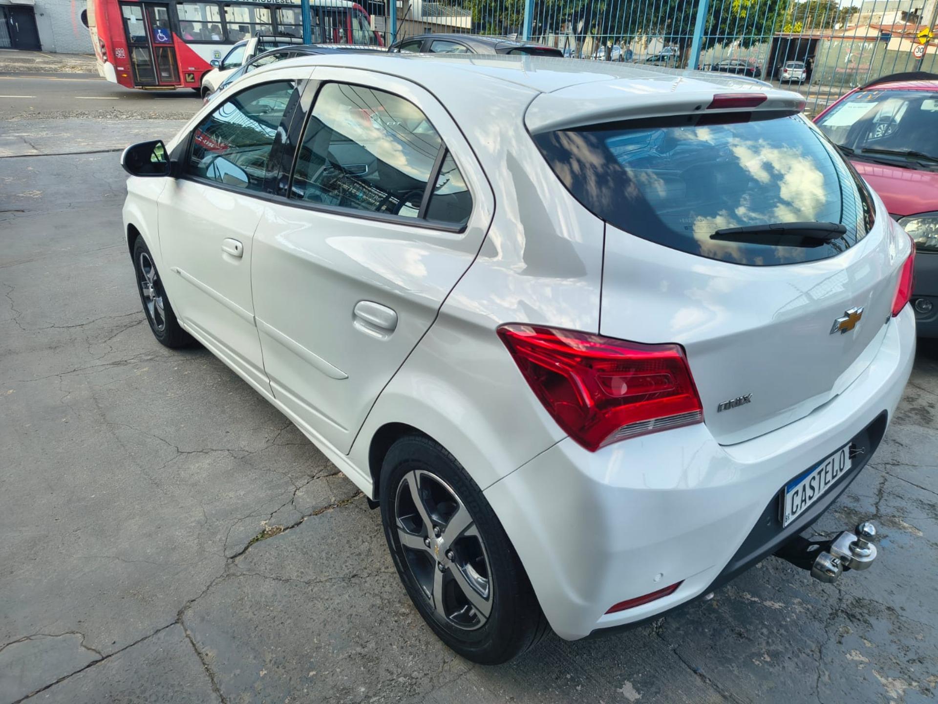 CHEVROLET Onix Hatch - Foto