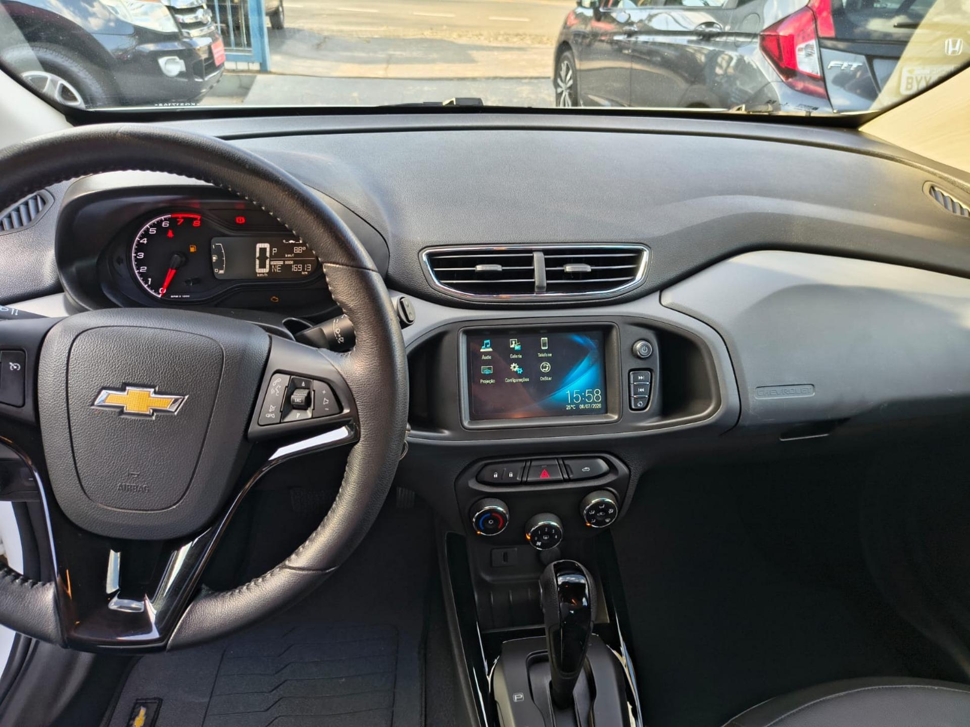 CHEVROLET Onix Hatch - Foto