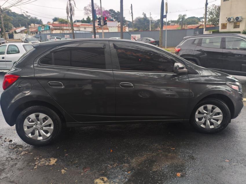 CHEVROLET Onix Hatch - Foto
