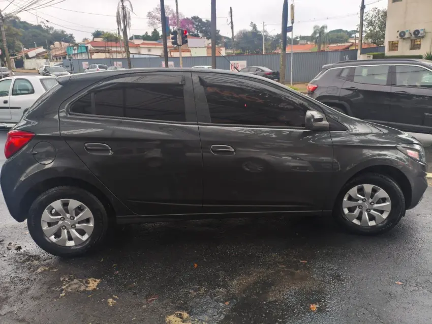 CHEVROLET Onix Hatch - Foto