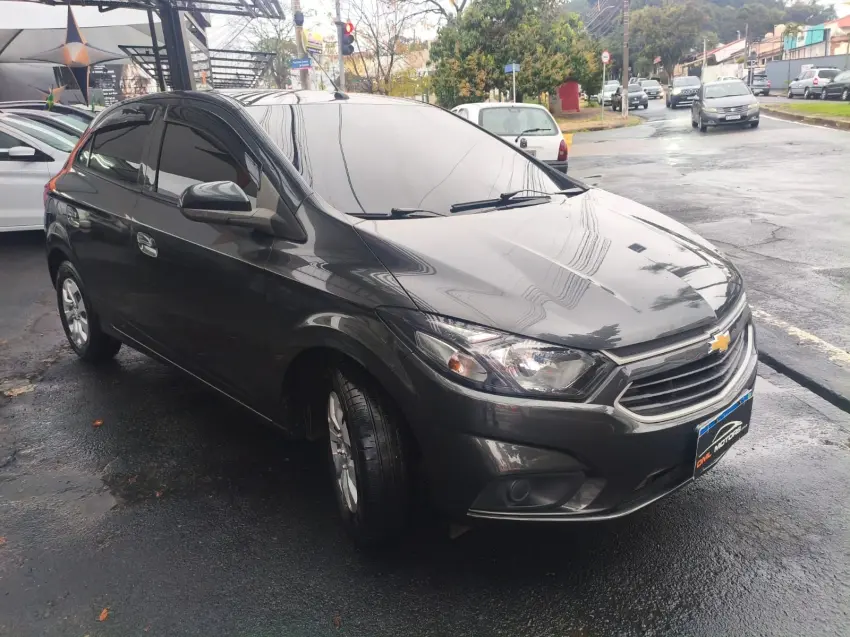CHEVROLET Onix Hatch - Foto
